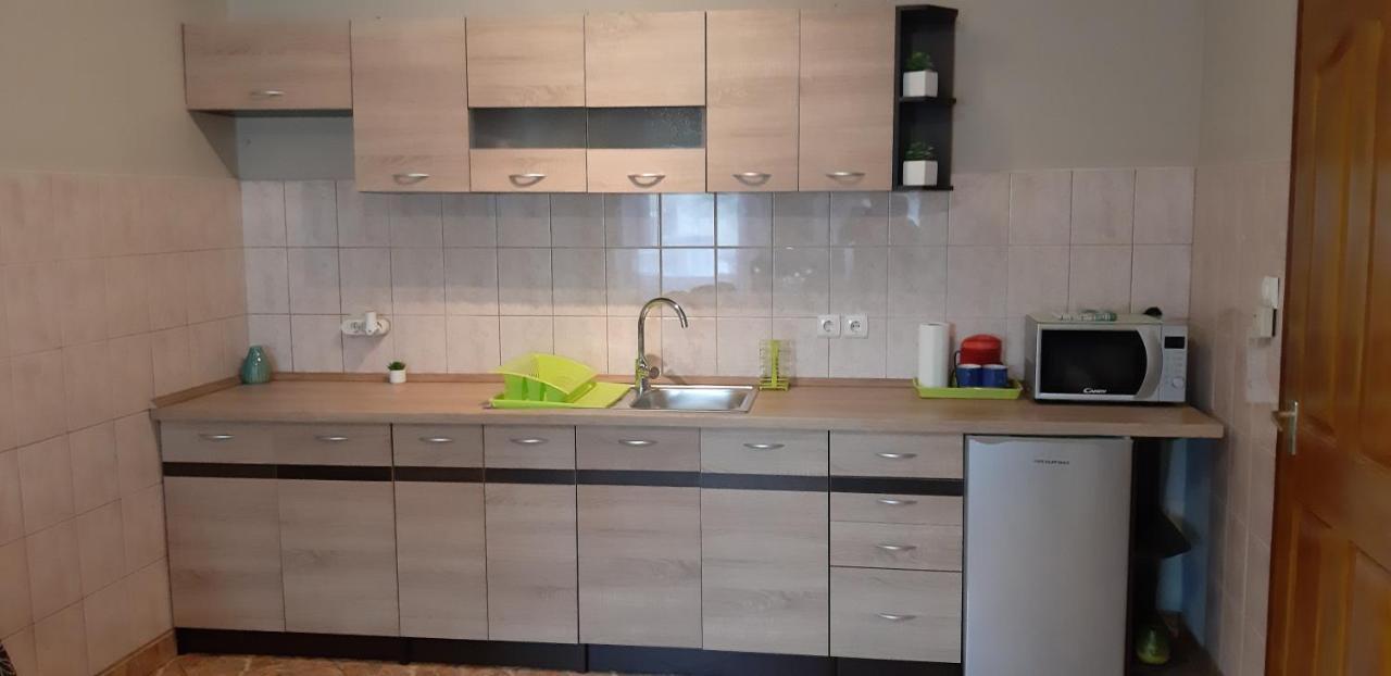 Flora Apartman Дьюла Екстер'єр фото