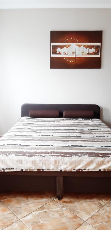 Flora Apartman Дьюла Екстер'єр фото
