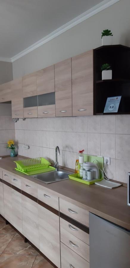 Flora Apartman Дьюла Екстер'єр фото
