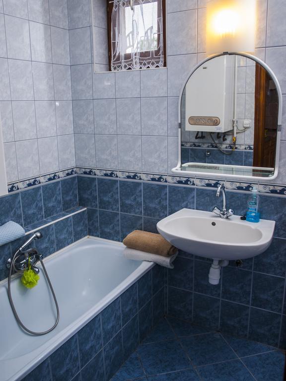 Flora Apartman Дьюла Екстер'єр фото